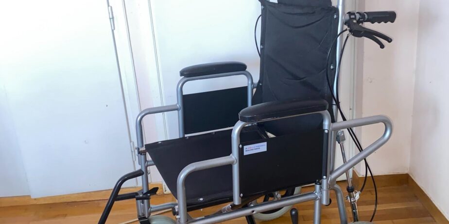 Αναπηρικό αμαξίδιο ειδικού τύπου με μεσαίους πίσω τροχούς VITA με ανακλινόμενη πλάτη και έξτρα