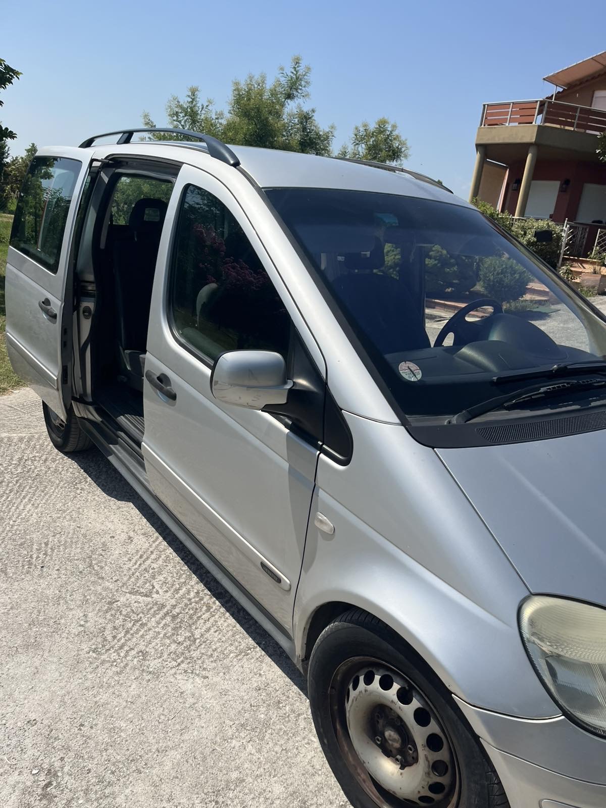Αυτοκίνητο με ράμπα για αμαξίδιο